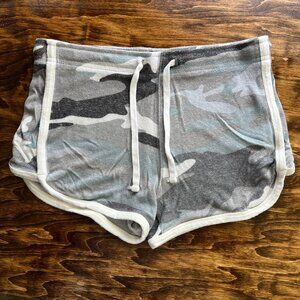 Aeropostale Juniors Gray Camo Shorts Size Medium – Gently Used